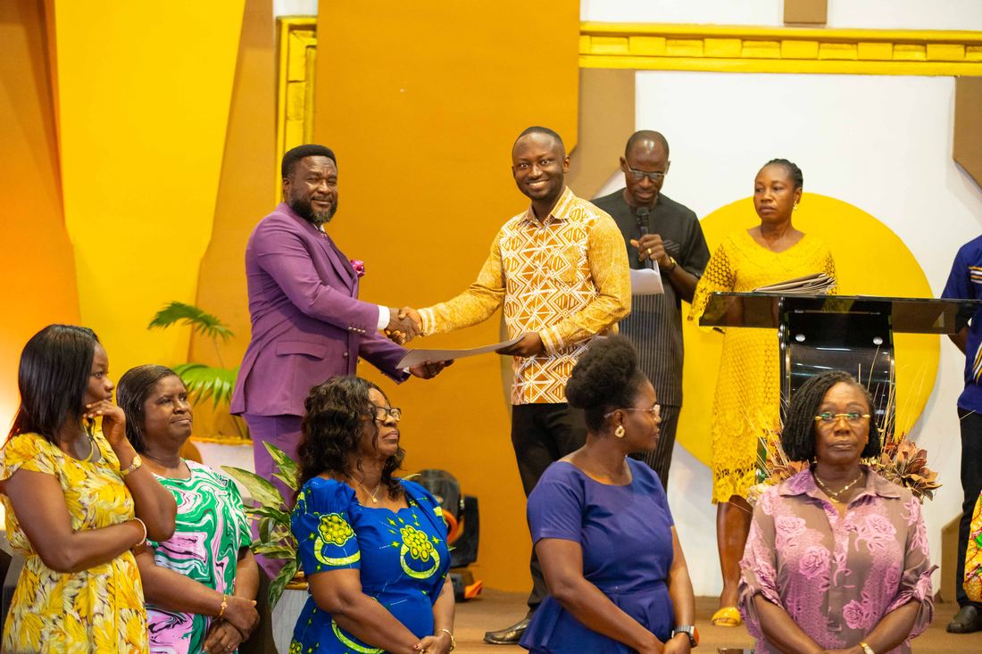 Presenting the commissioning file to the Finance and Sponsorship Committee