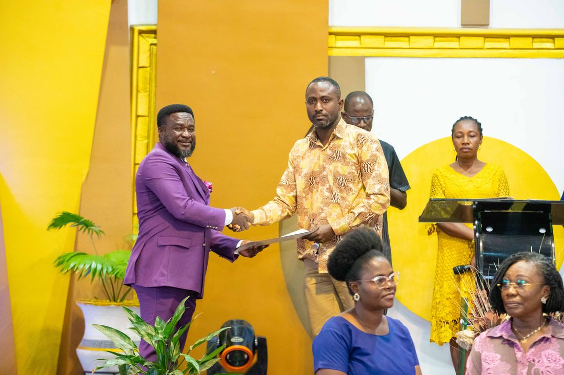 Presenting the commissioning file to the Protocol and Awards Committee